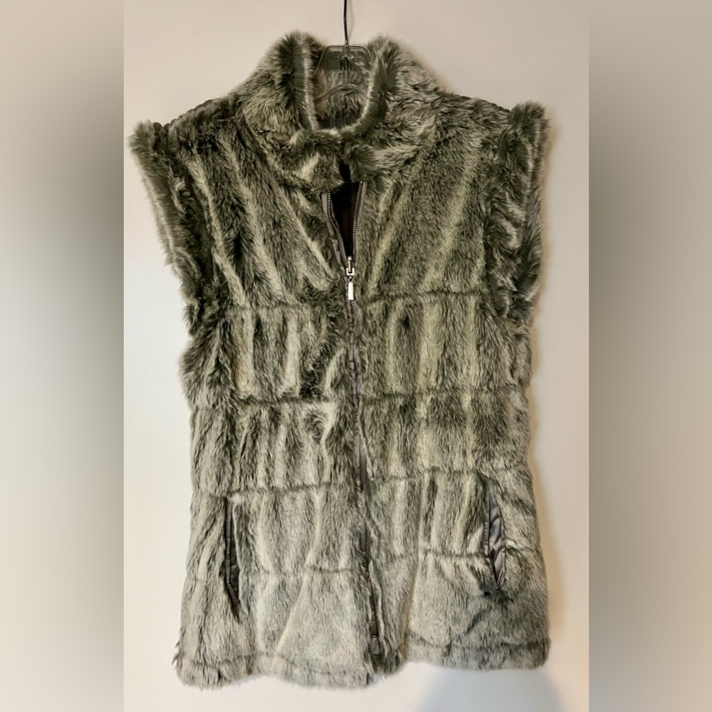 NEW Women’s Reversible Faux Fur Vest - Bagatelle (Size Medium)